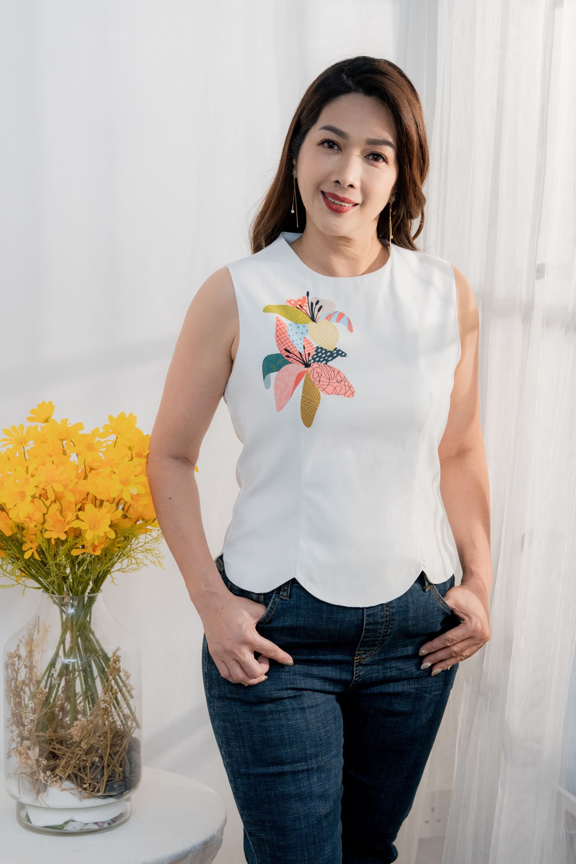 Sleeveless Floral Scallop Top